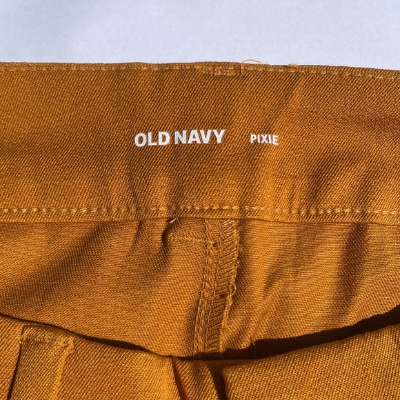 Old Navy Pixie Pants- Size: 0P - Picture 6 of 8